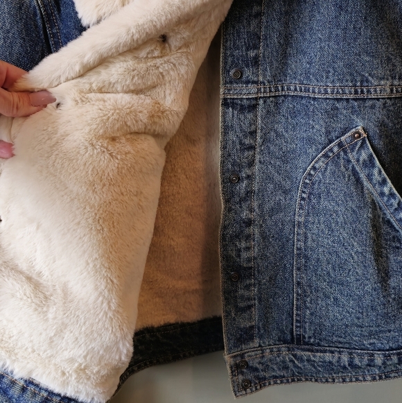 FREE PEOPLE Denim Jacket with Faux Fur Collar! Size Medium Excellent condition - Picture 5 of 10